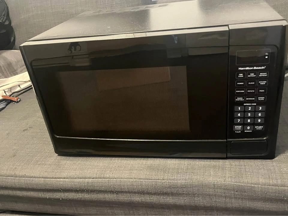 Hamilton Beach Microwave – Excellent Condition - photo 2