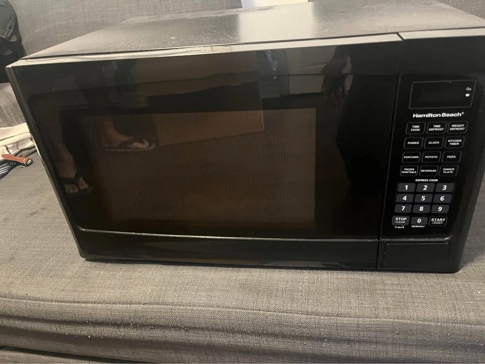 Hamilton Beach Microwave – Excellent Condition - photo 3