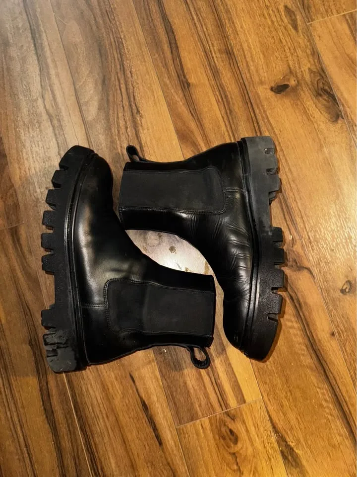 KOIO Nero Chelsea Boots - Black Leather image indicator(2)