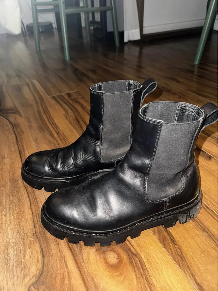 KOIO Nero Chelsea Boots - Black Leather image indicator(3)