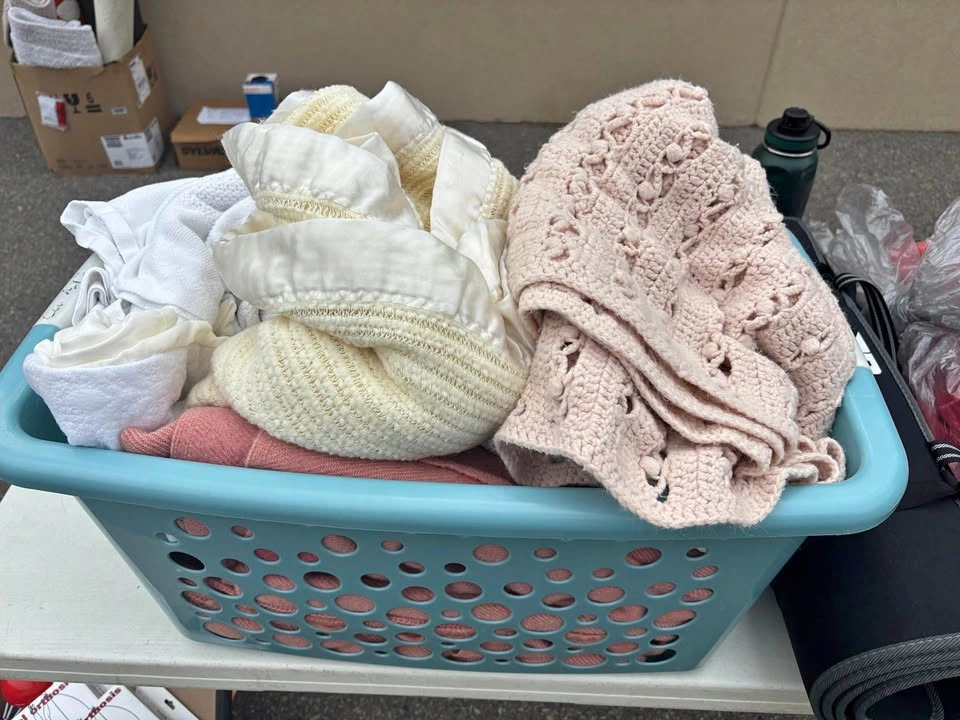 5 Throw Blankets $10