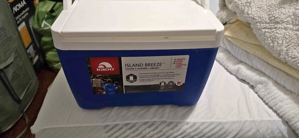 Igloo Island Breeze Cooler