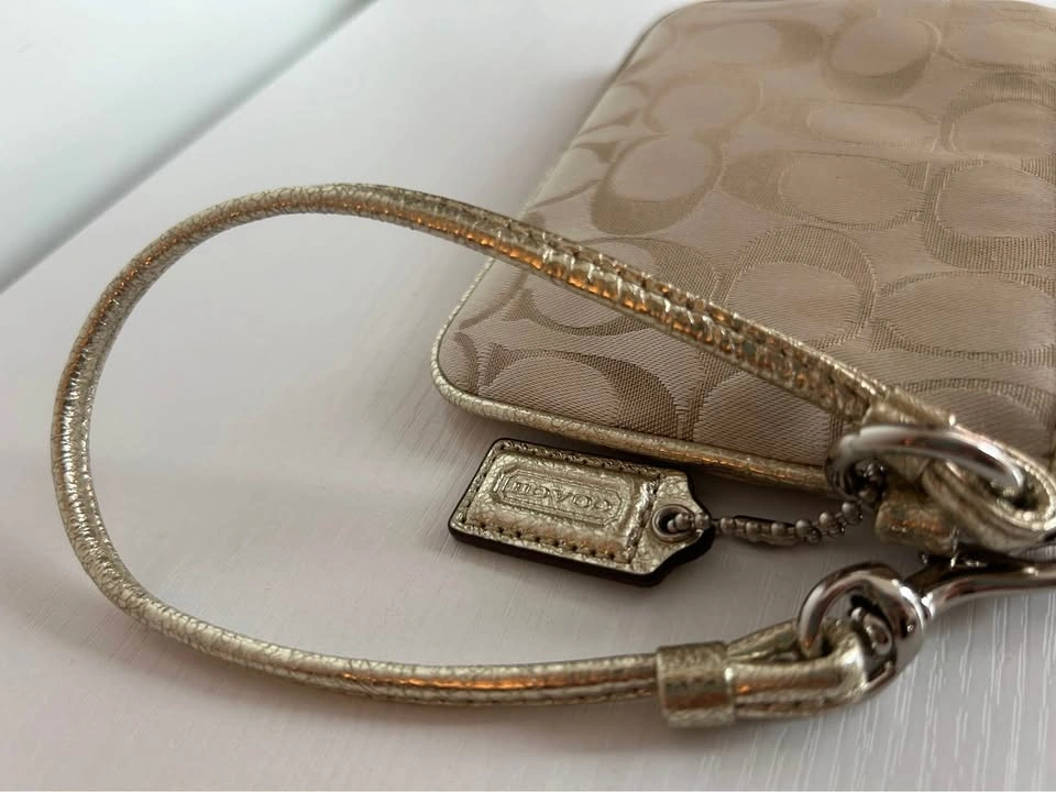 Coach Poppy Signature Glam Y2K Wristlet Gold - photo 5