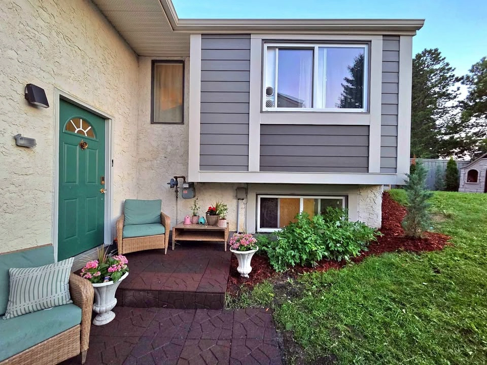 3 Beds 2 Baths - Townhouse