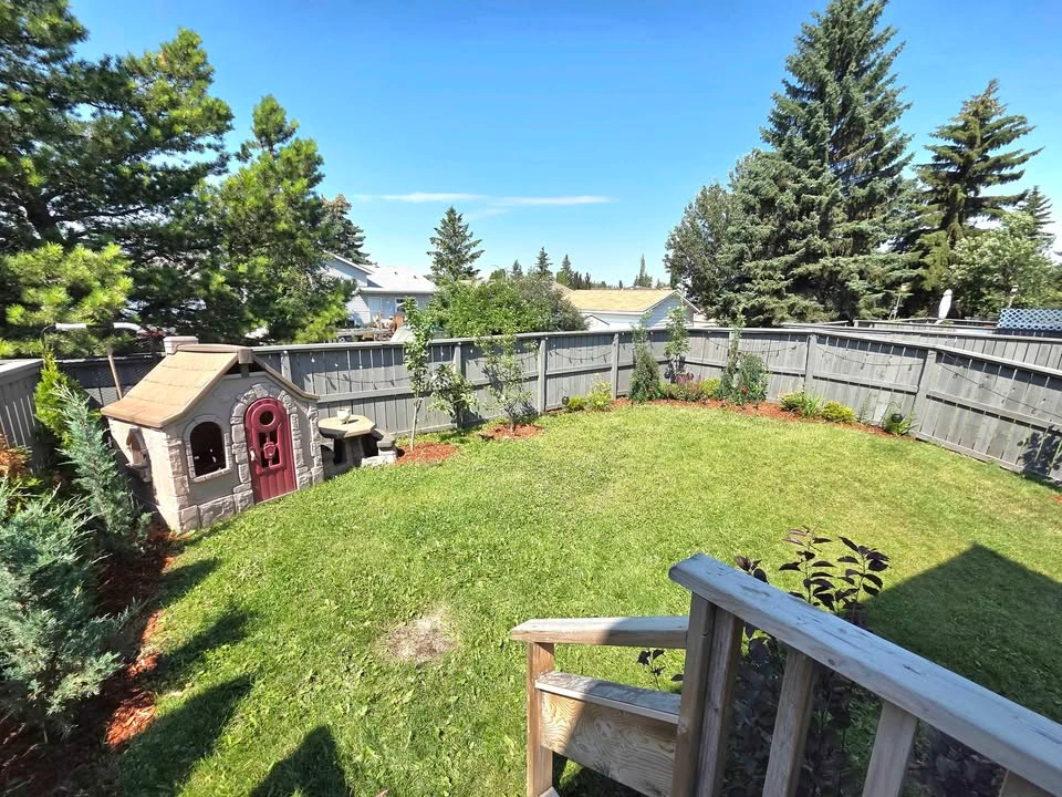 3 Beds 2 Baths - Townhouse - photo 3