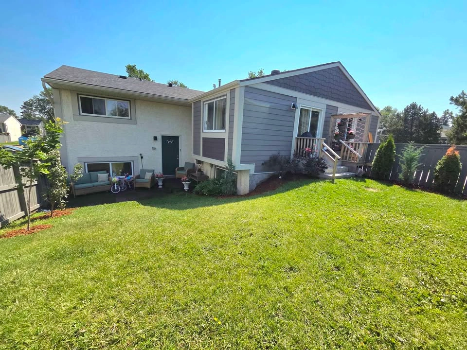 3 Beds 2 Baths - Townhouse - photo 4