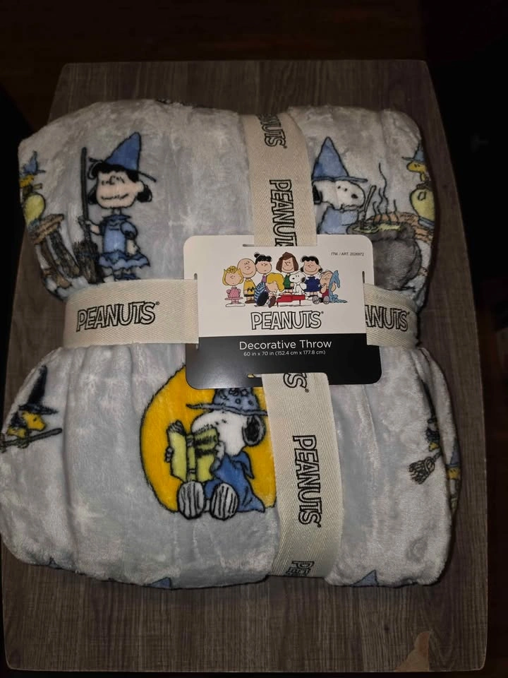Peanuts Snoopy VelvetLoft Harvest Throw Blankets - photo 2