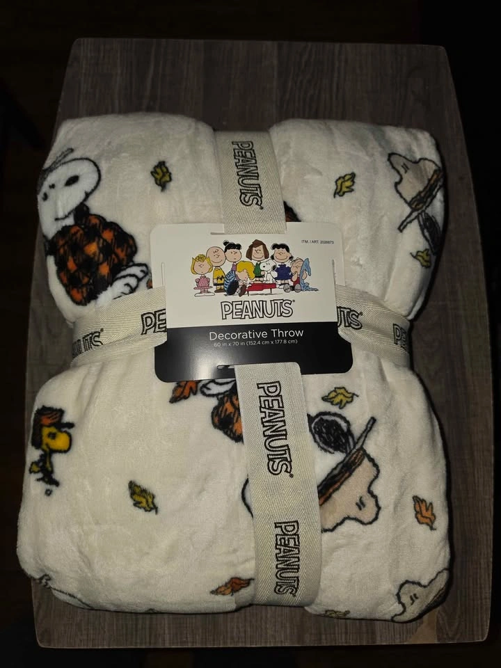 Peanuts Snoopy VelvetLoft Harvest Throw Blankets - photo 4