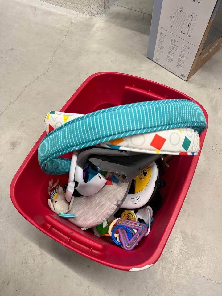 Random kids stuff (moving sale) - photo 2