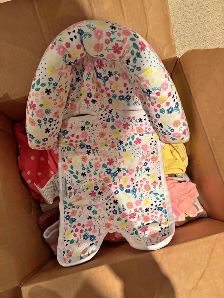 box New born & 0-3m outfits, Car seat support
