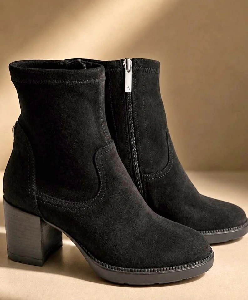 Aquatalia Suede Ankle Boots size 6