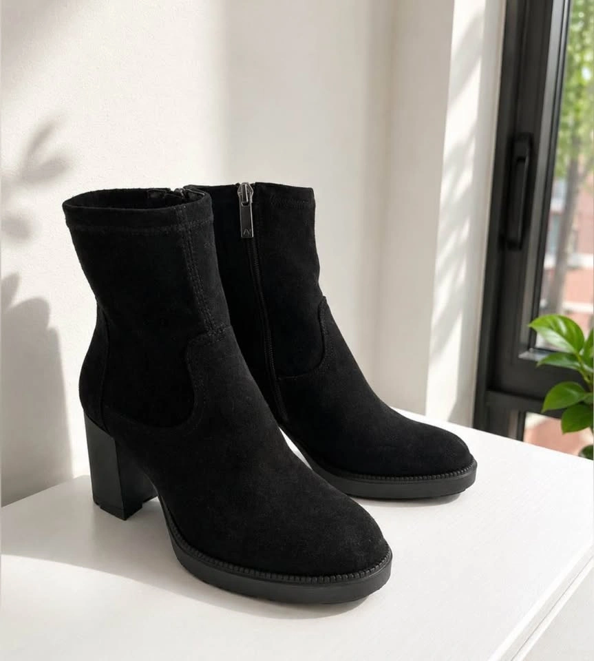 Aquatalia Suede Ankle Boots size 6 - photo 2