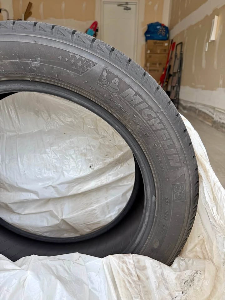 Barely Used 4 x Michelin 235/55R19 101H winter tires