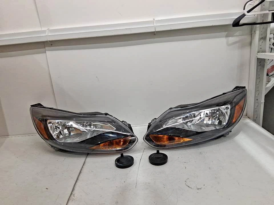 Ford Focus Headlights Pair