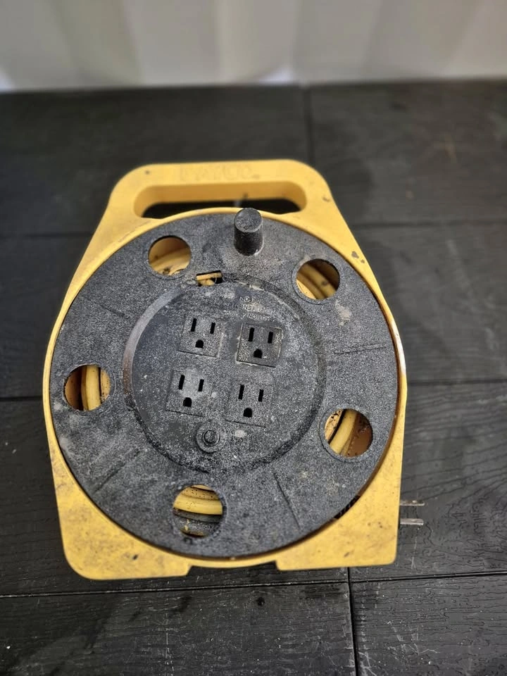 Bayco Model 755 Extension Cord Reel - 4 Outlets, Hand-Wind