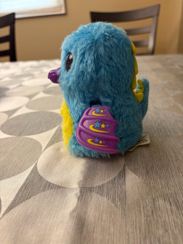 Hatchimals Glittering Garden Sparkly Blue Yellow Plushy - photo 4