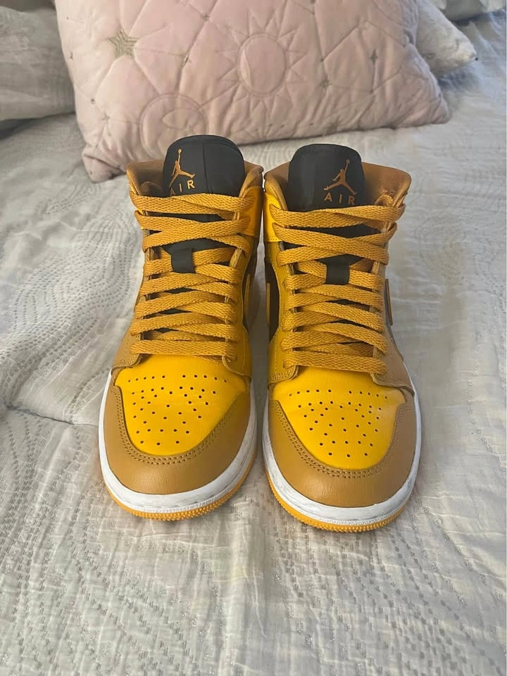 Air Jordan 1 Mid Chutney Taxi