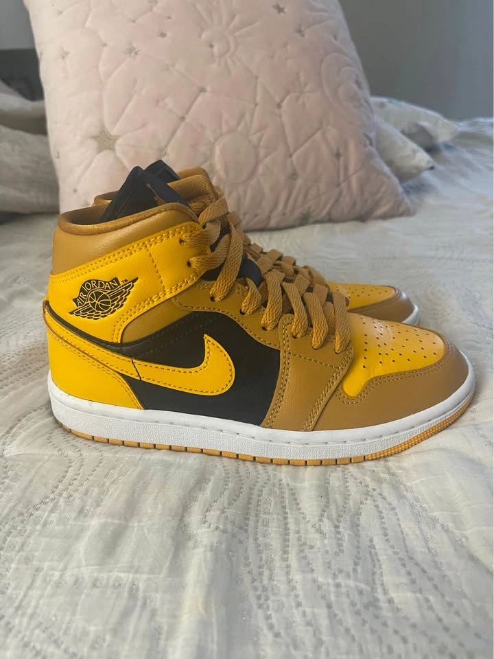 Air Jordan 1 Mid Chutney Taxi - photo 2