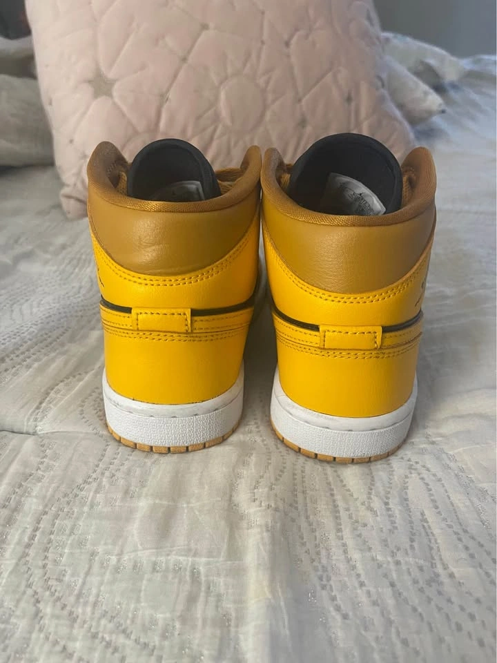 Air Jordan 1 Mid Chutney Taxi - photo 3