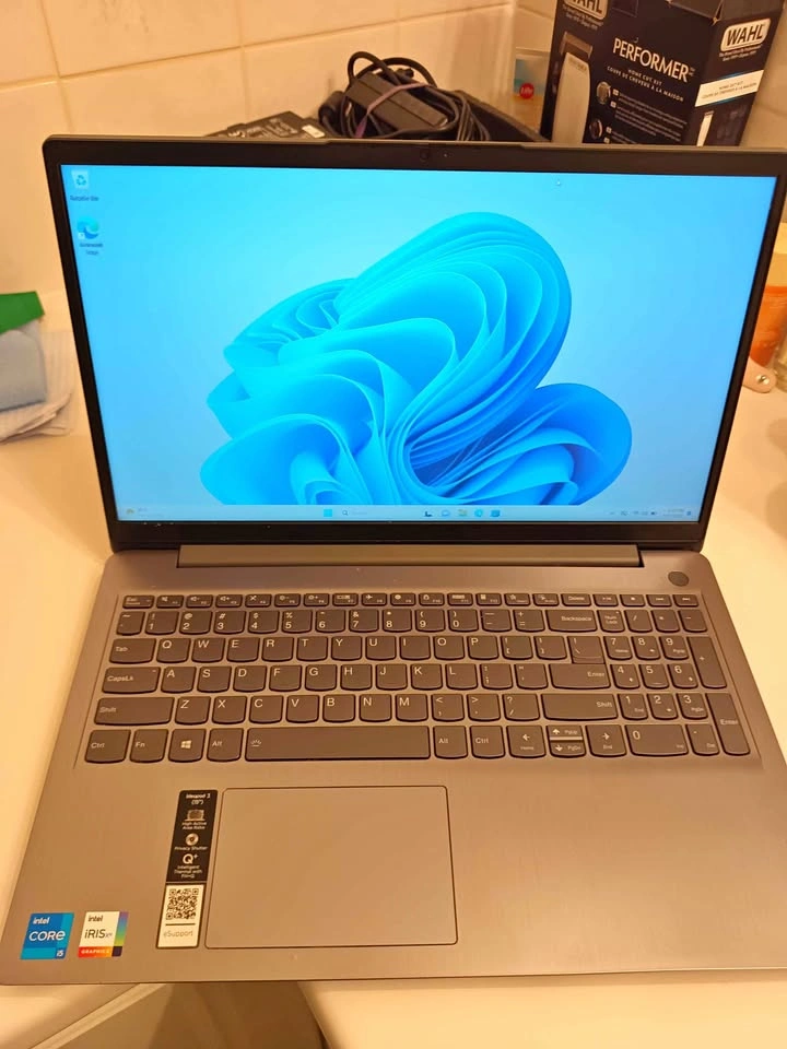 Lenovo IdeaPad 3 15" i5-1135G7 12GB RAM 256GB SSD Win 11