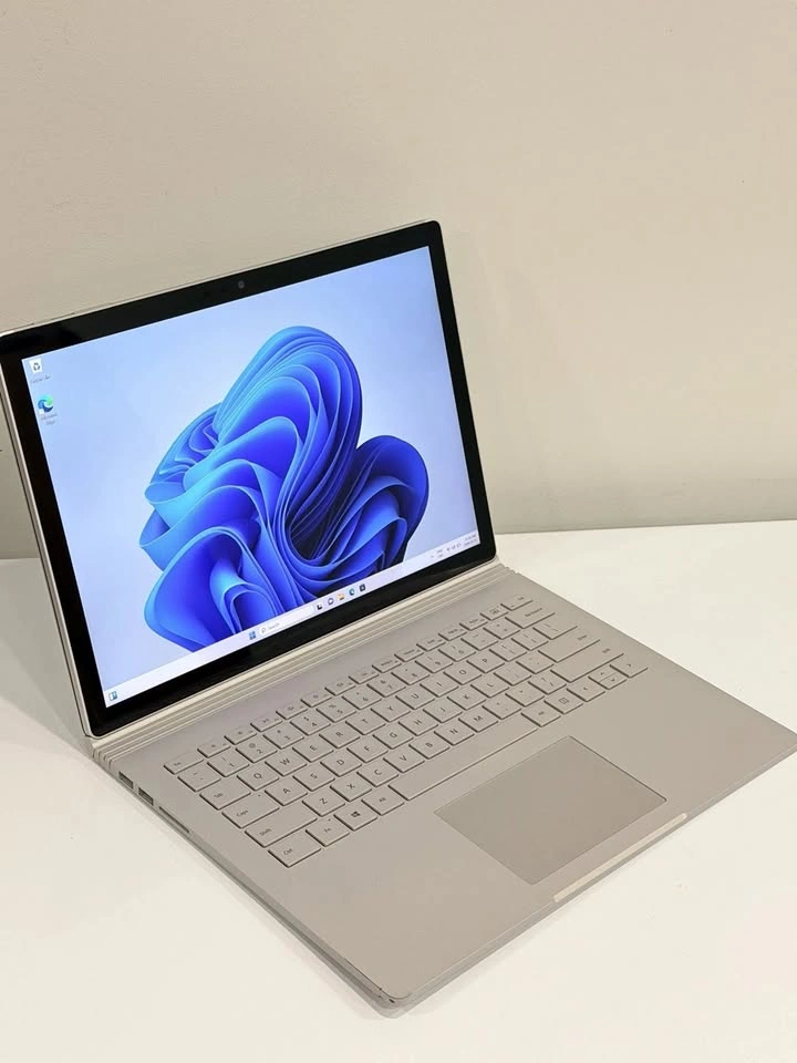 Microsoft Surface Book 1st Gen 13.5" i5 8GB 128GB SSD