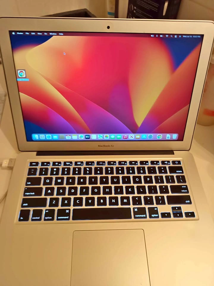 MacBook Air 13-inch i5 8GB RAM 128GB SSD MacOS Ventura