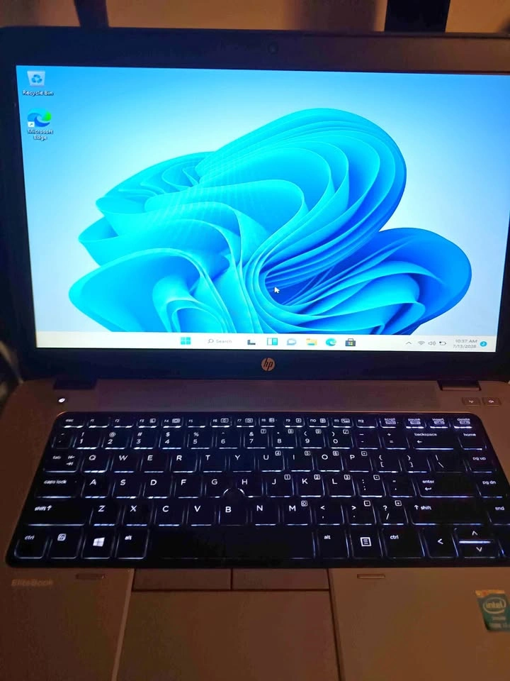 HP EliteBook 15in i7 12GB RAM 256GB SSD Windows 11