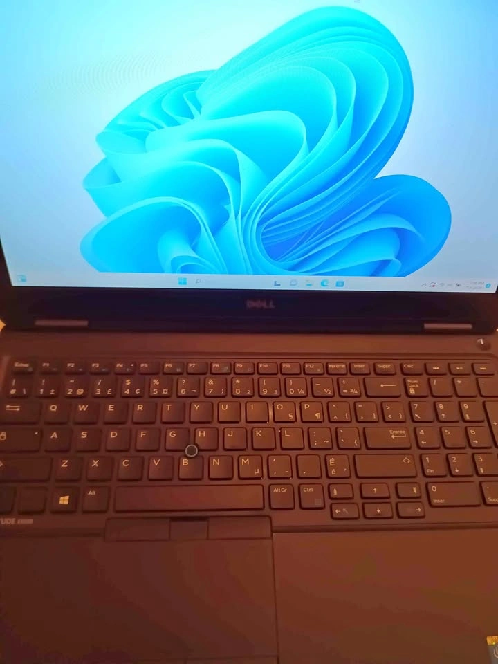 Dell Latitude E5550 15.6" i7 16GB RAM 256GB SSD Win 11