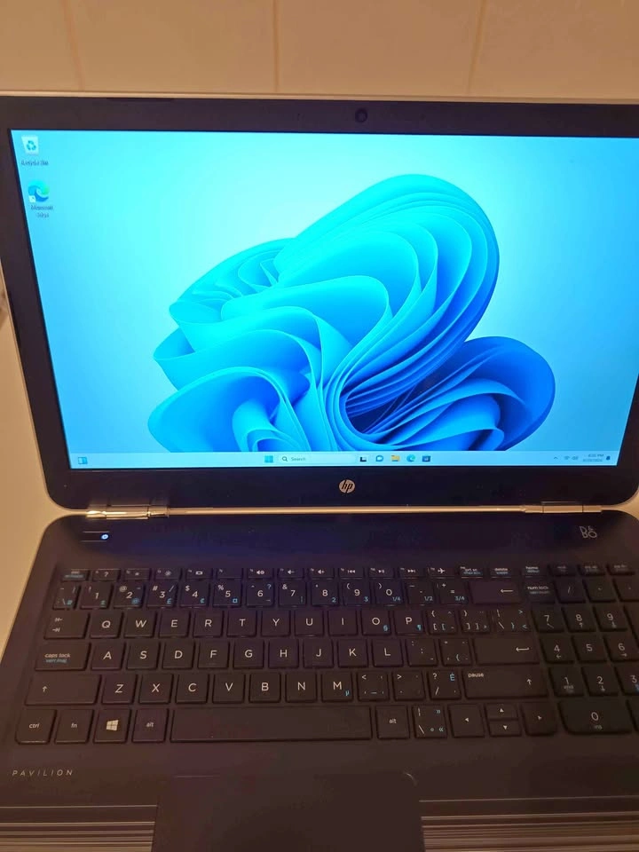 HP Pavilion i7-6500U 16GB RAM 512GB SSD Windows 11 Pro Touch