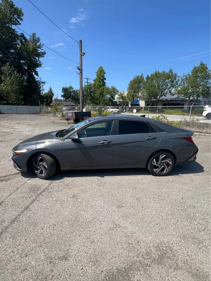 2025 Hyundai Elantra - photo 2