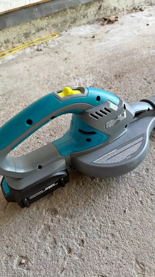 Yardworks 20V Max Trimmer and Blower Combo