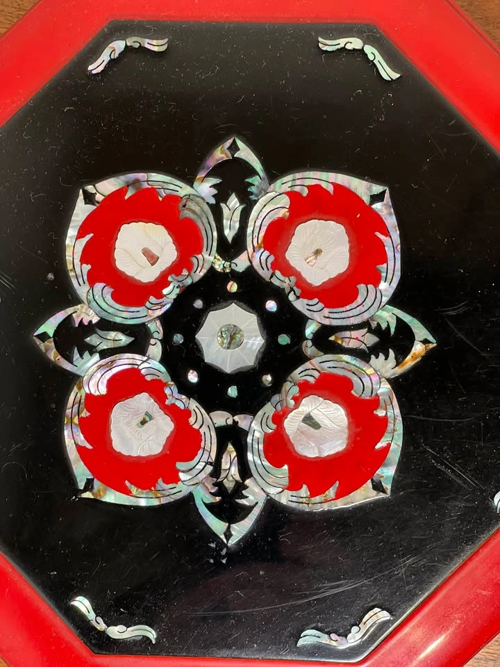 Vintage Korean Lacquerware Mother of Pearl Octagonal Box - photo 2