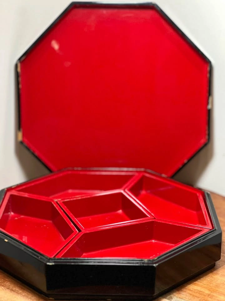 Vintage Korean Lacquerware Mother of Pearl Octagonal Box - photo 5