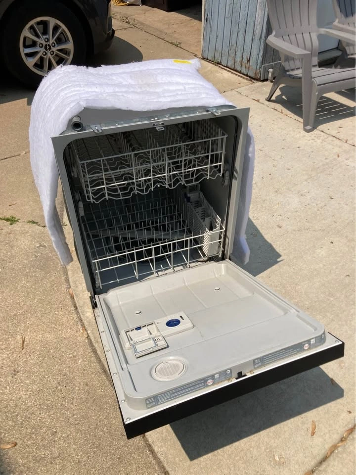 Whirlpool Dishwasher - photo 3
