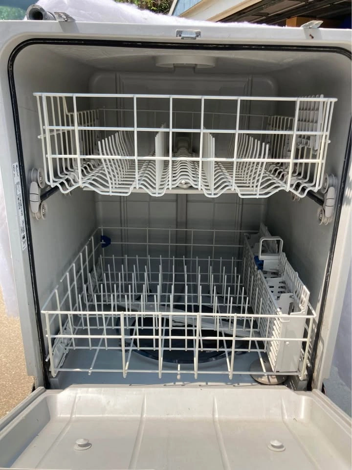 Whirlpool Dishwasher - photo 4