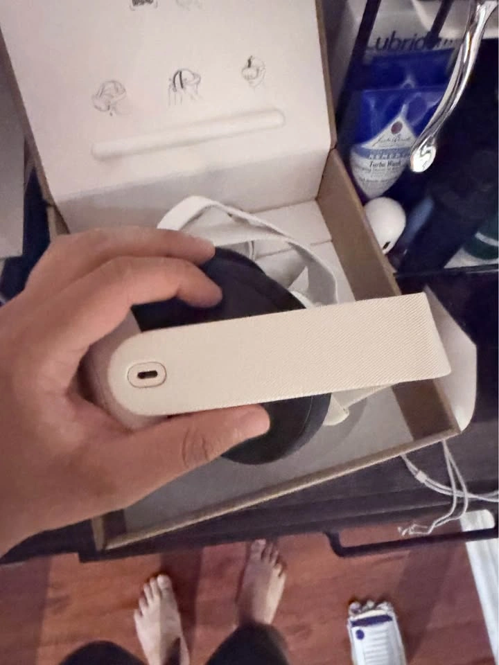 Meta Quest 3 512 GB VR Headset - photo 4