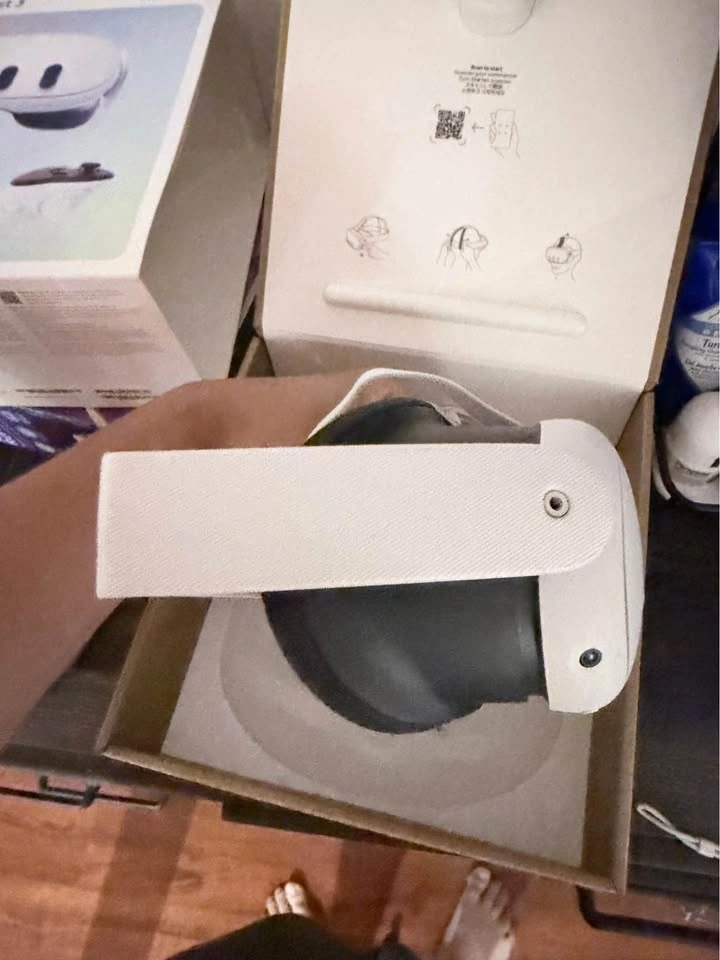 Meta Quest 3 512 GB VR Headset - photo 5