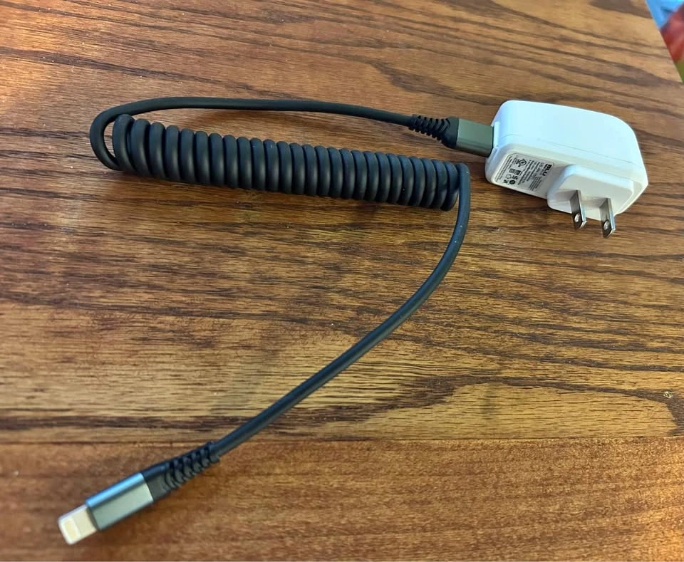 BLU US-AH-1001 Mobile Charger with Coiled Lightning Cable