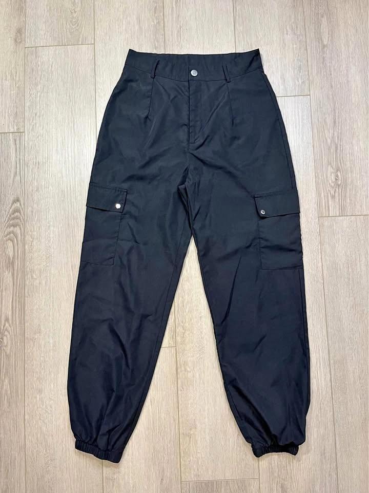SHEIN Black Cargo Pants