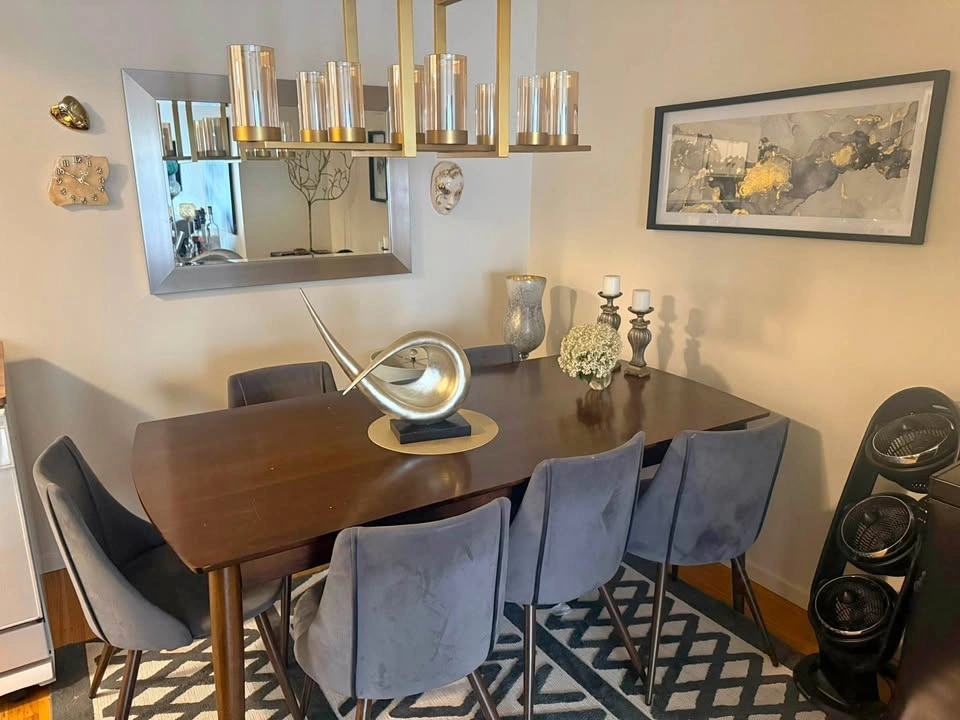 Dining table with 6 chairs