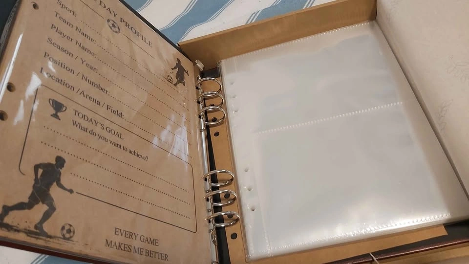 Soccer photo album with writable kraft pages - photo 5