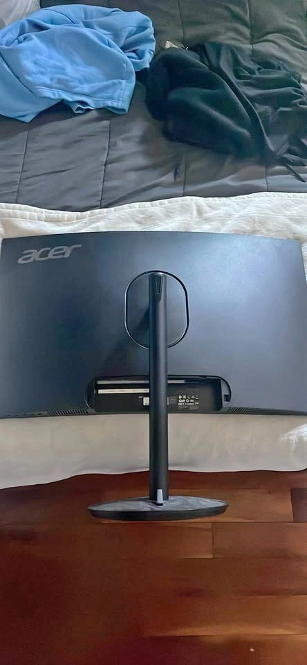 Acer 31.5 inch curved monitor