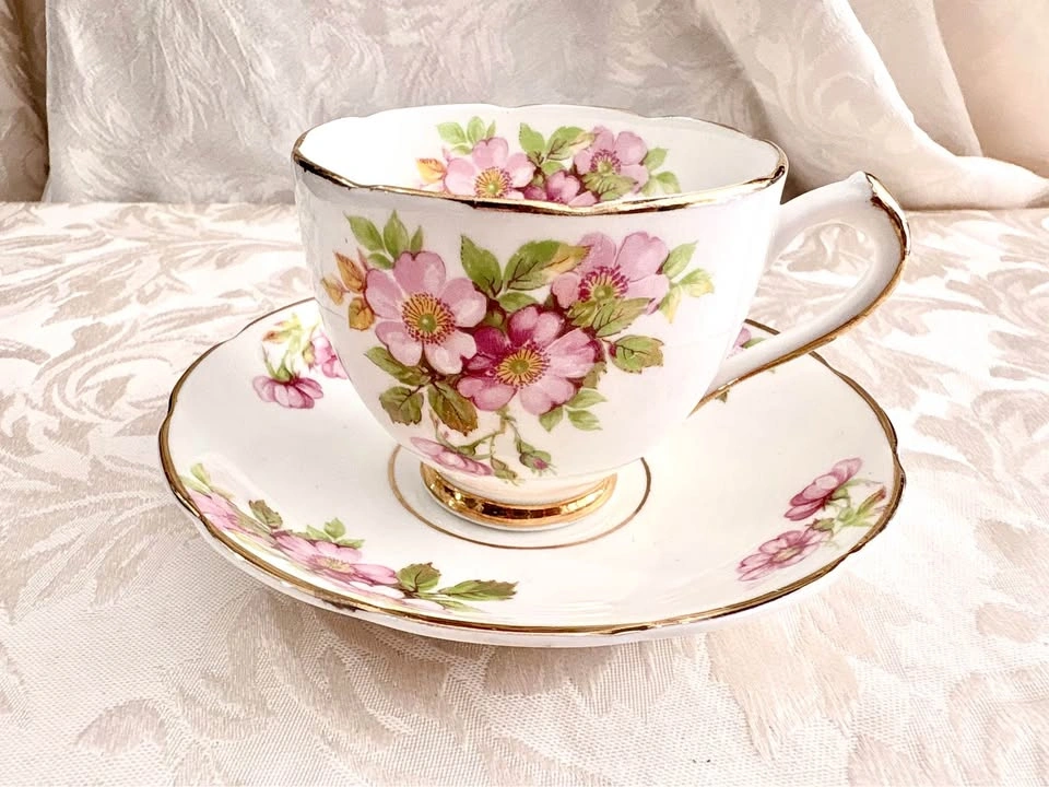 Duchess Bone China Floral Tea Cup and Saucer Set - photo 3
