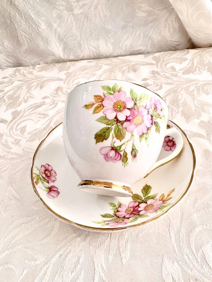 Duchess Bone China Floral Tea Cup and Saucer Set - photo 5