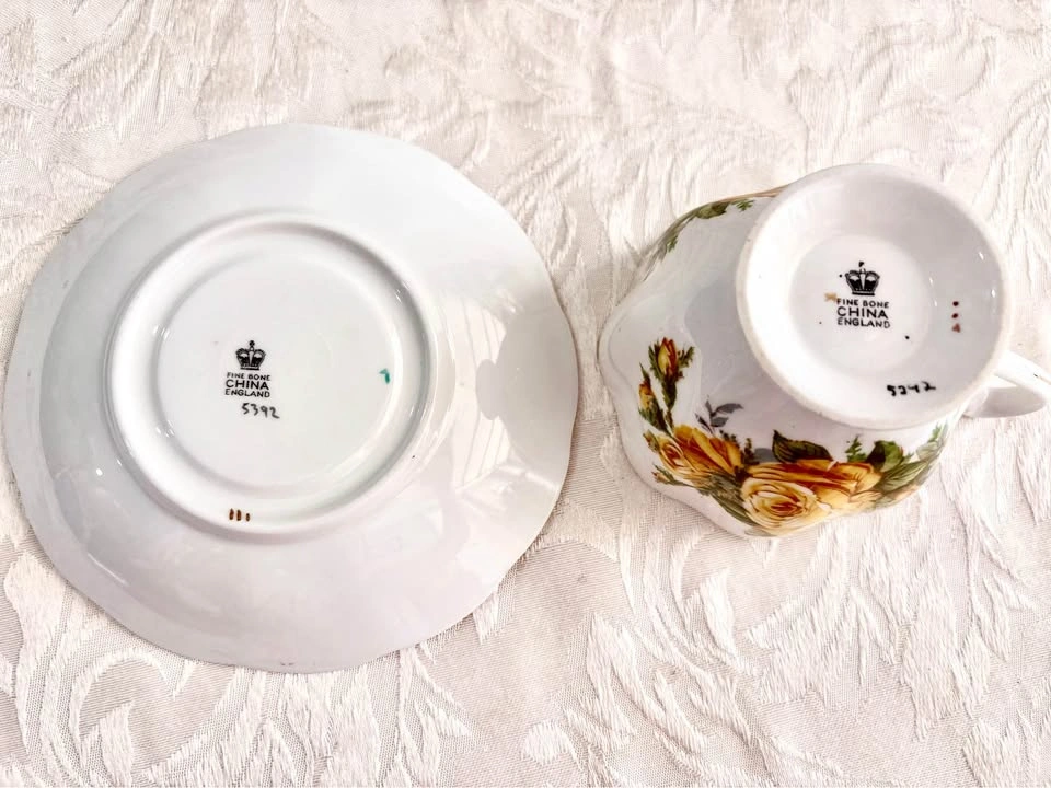 Fine Bone China England Yellow Rose Tea Cup and Saucer Set - photo 2