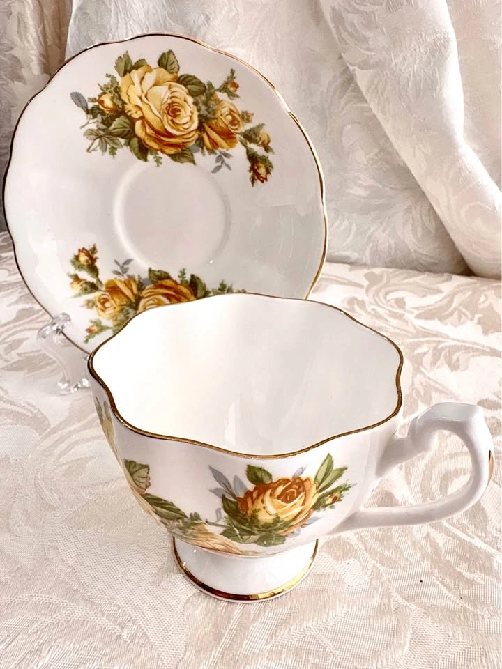 Fine Bone China England Yellow Rose Tea Cup and Saucer Set - photo 3