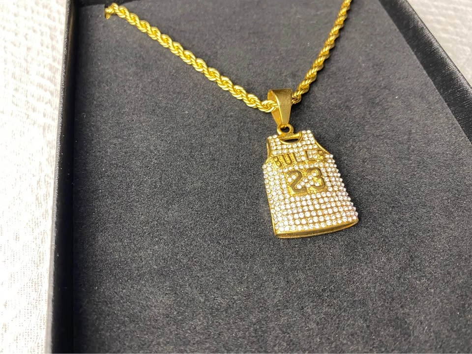 18K gold plated Iced out Bulls #23 pendant 100% Stainless Steel - photo 2