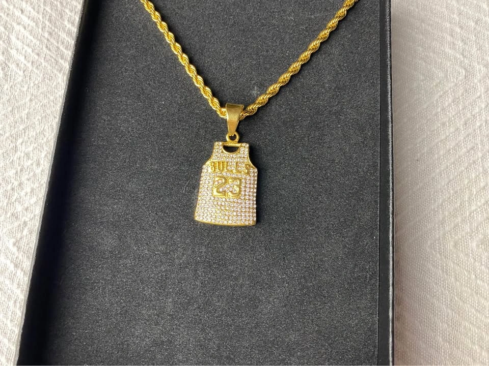 18K gold plated Iced out Bulls #23 pendant 100% Stainless Steel - photo 3