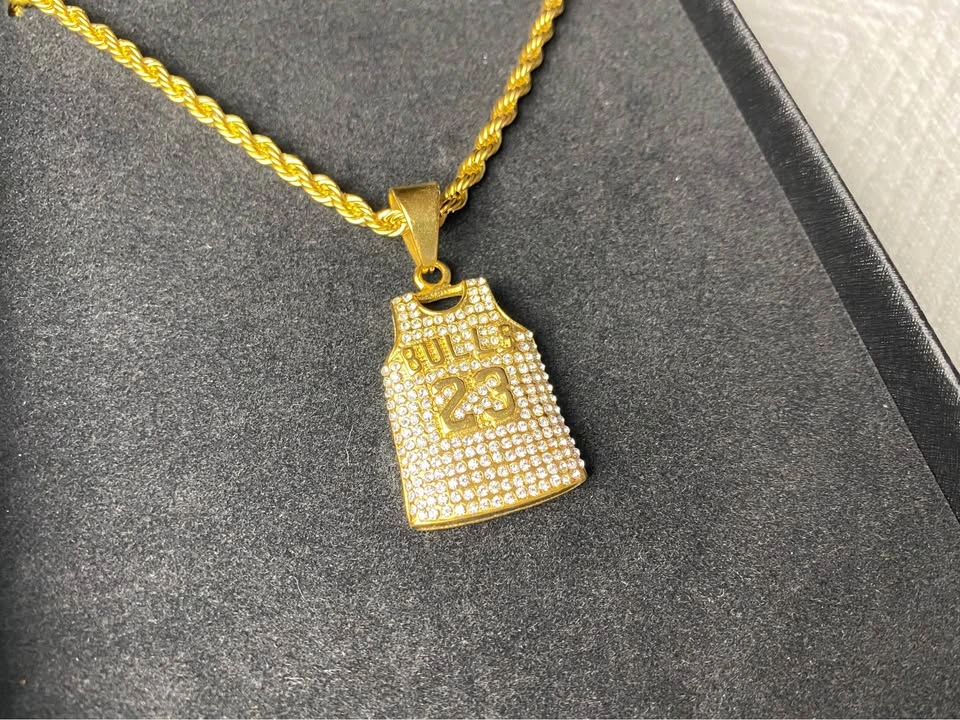 18K gold plated Iced out Bulls #23 pendant 100% Stainless Steel - photo 4