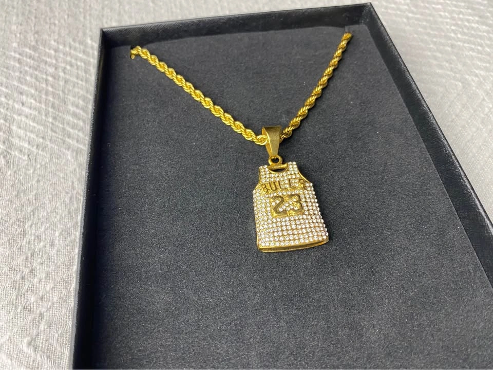 18K gold plated Iced out Bulls #23 pendant 100% Stainless Steel - photo 5